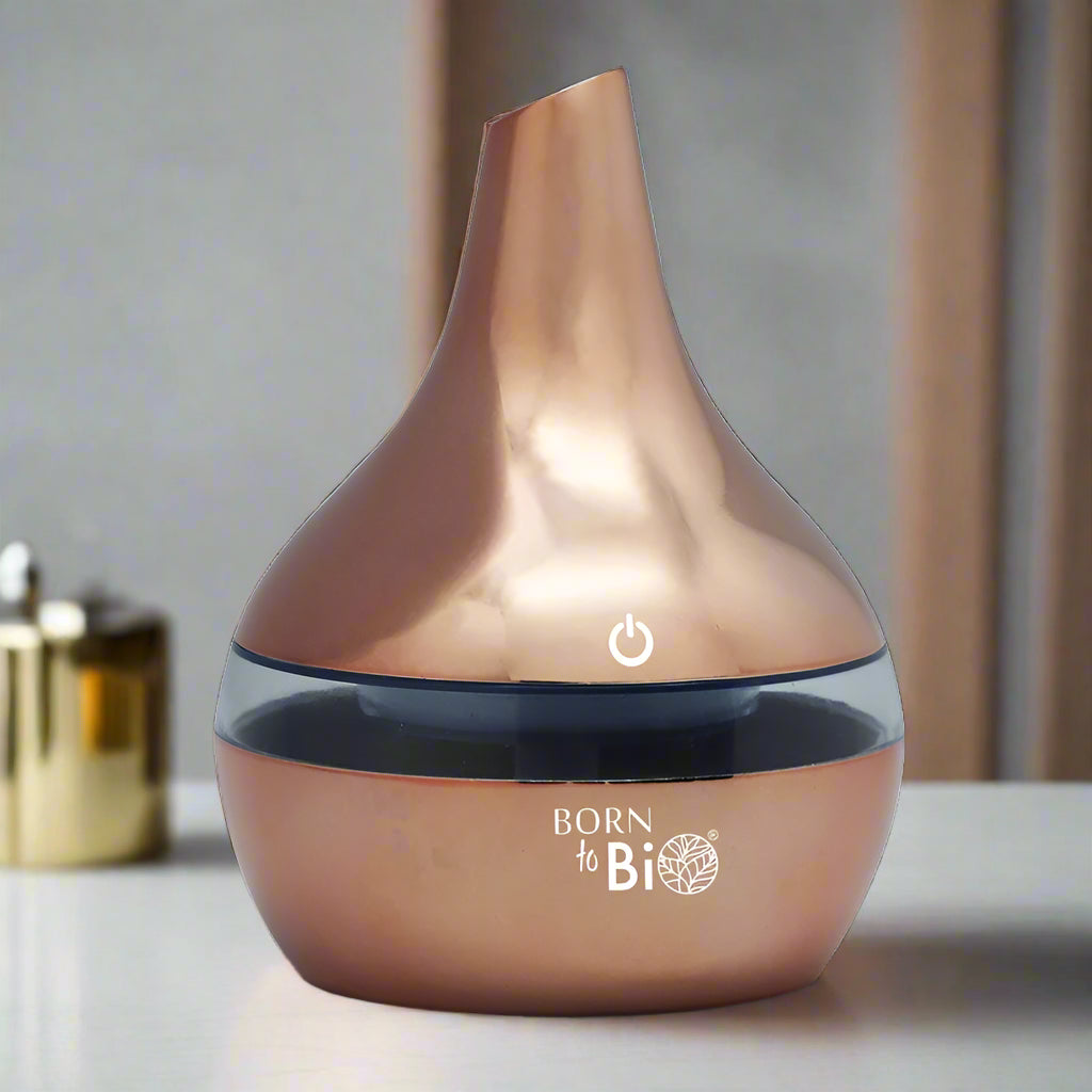 Idées cadeaux pour femme : diffuseur d'huiles essentielles rose gold en situation déco, parfait pour une ambiance bien-être à la maison